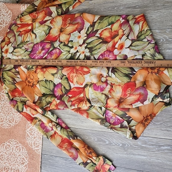 Michael Mims and Nancy Cole Vibrant Floral/ Fall Long Sleeve Tunic,  Size Small - Picture 5 of 5